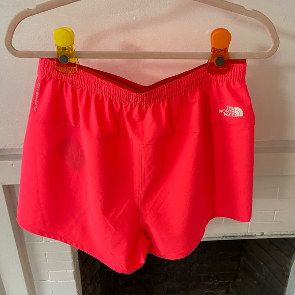 North Face Wanderer Shorts Medium Neon Pink - Picture 4 of 5